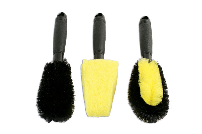 Three wheel brushes